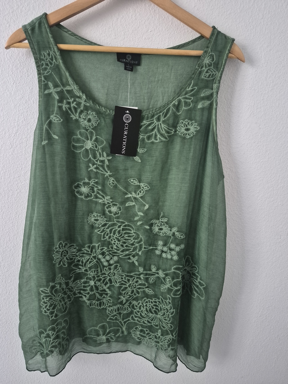 Curations Green Floral Embroidered Sleeveless Tank. NWT